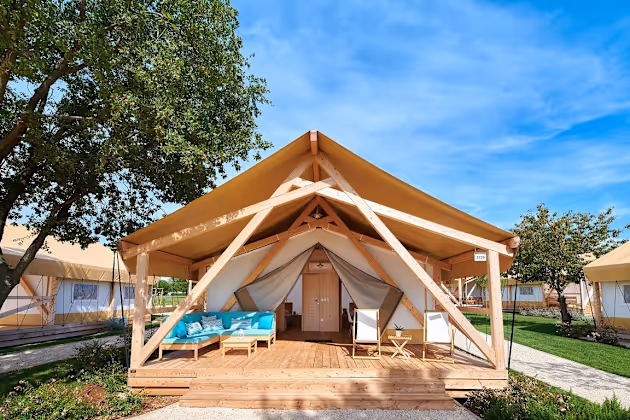 Safaritent met veranda op Camping Park Umag