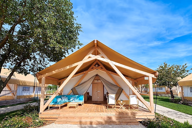 Glampingtent met eigen terras op Camping Park Umag