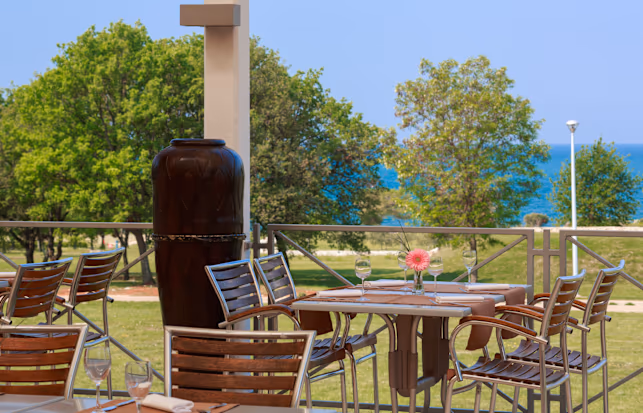 Terras van de pizzeria op Camping Park Umag
